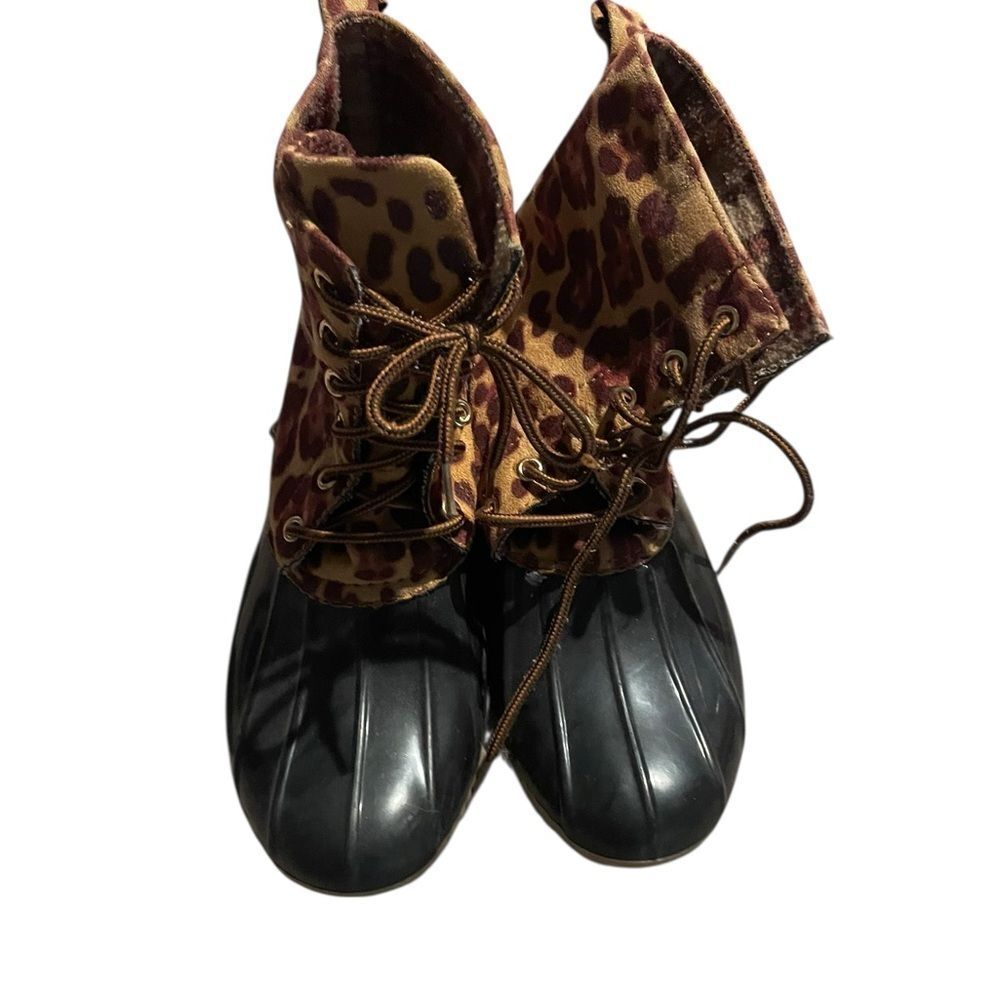 Rain boots Kim rogers size 9.5 Leopard Print Duck Boots